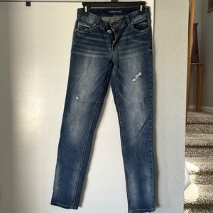 Distressed skinny jeans